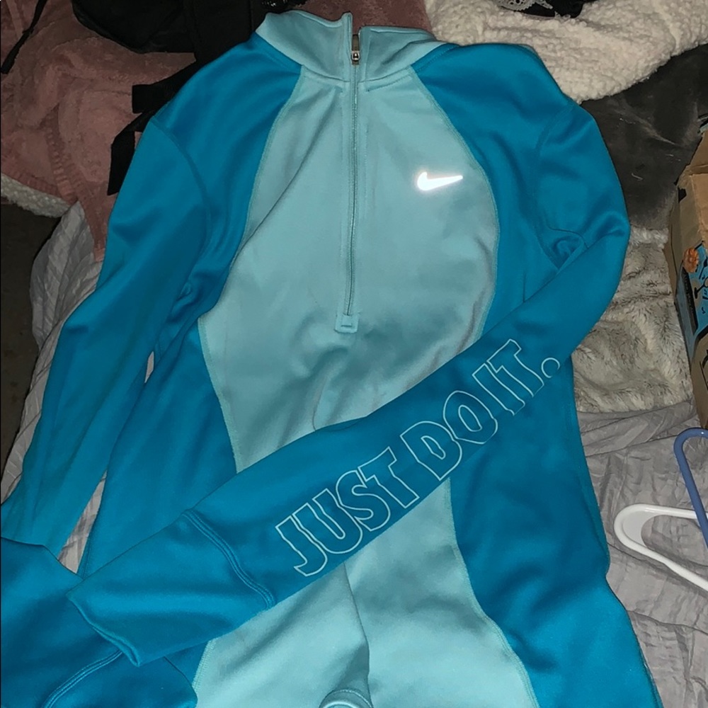 Nike dri- fit sweatshirt